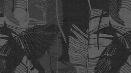 papier peint nuit de Barbade motif feulle de palmier dans les tons de bleu-gris