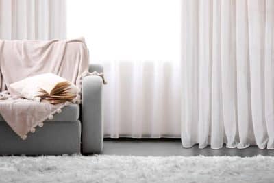 rideau pret a poser starlite marbella natural inclus dans une ambiance chaleureuse